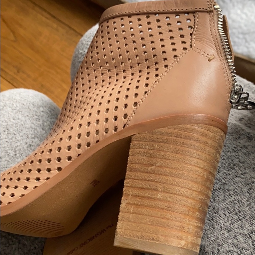Shoes - Picture 4 of 5